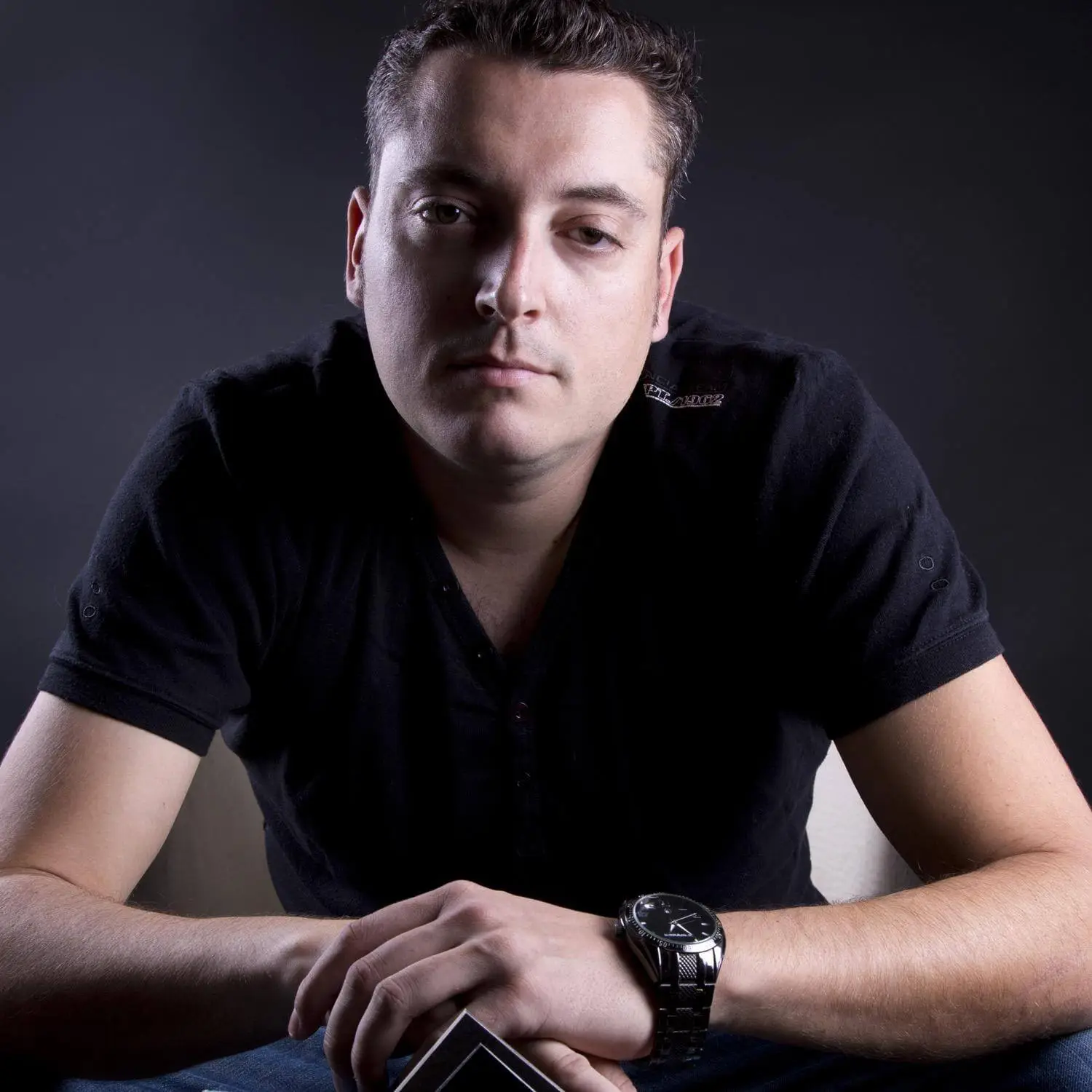 Portrait de Tom Emersson, DJ à Bordeaux
